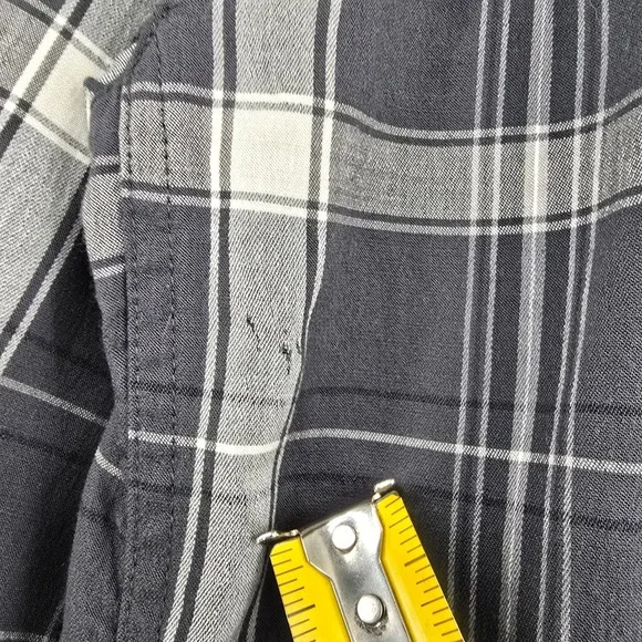 Icebreaker Merino Plaid Button Up Shirt Mens Small Long‎ Sleeve Pocket * holes - Picture 12 of 13